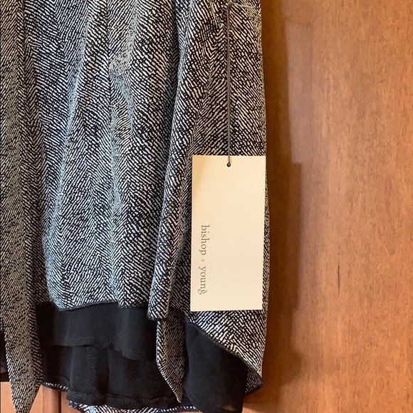 Bishop + Young front tie black-slit sleeveless top - Picture 4 of 5